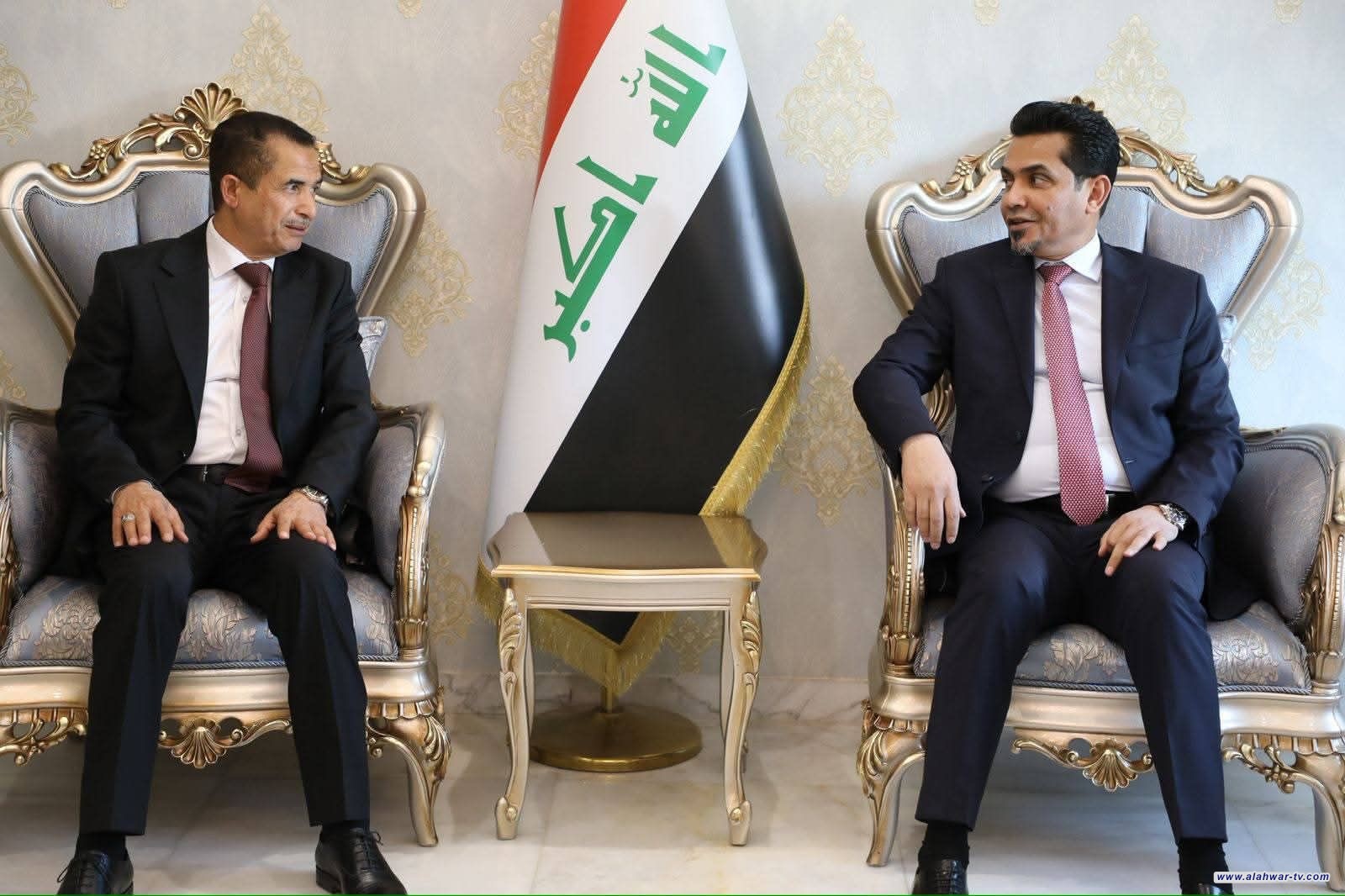 وزير النقل ومحافظ ذي قار يبحثان اللمسات الأخيرة لمطار الناصرية الدولي والمشاريع الاستراتيجية