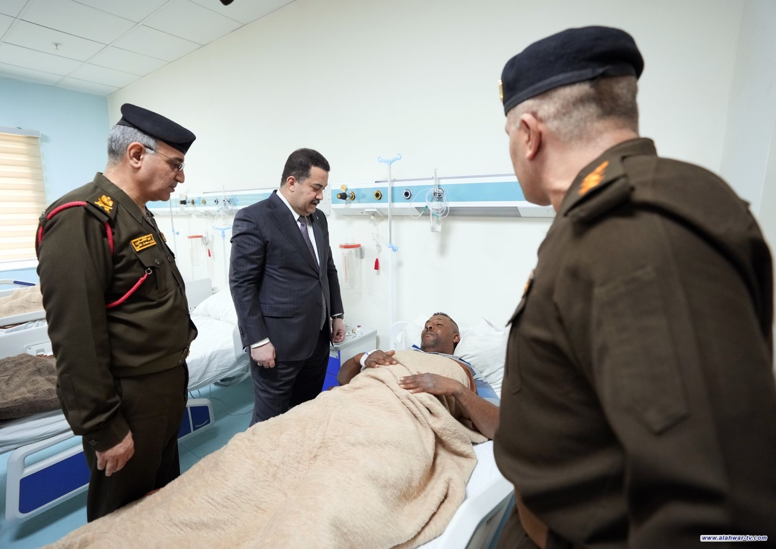 رئيس مجلس الوزراء السيد محمد شياع السوداني يزور جرحى العدوان الأمريكي الأخير