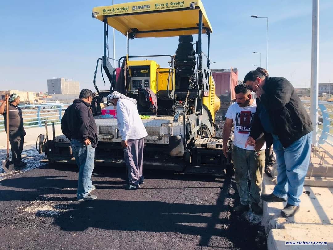 قائممقام قضاء الرفاعي يعلن المباشرة بإكساء جسر الرفاعي الثالث بمادة الاسفلت.