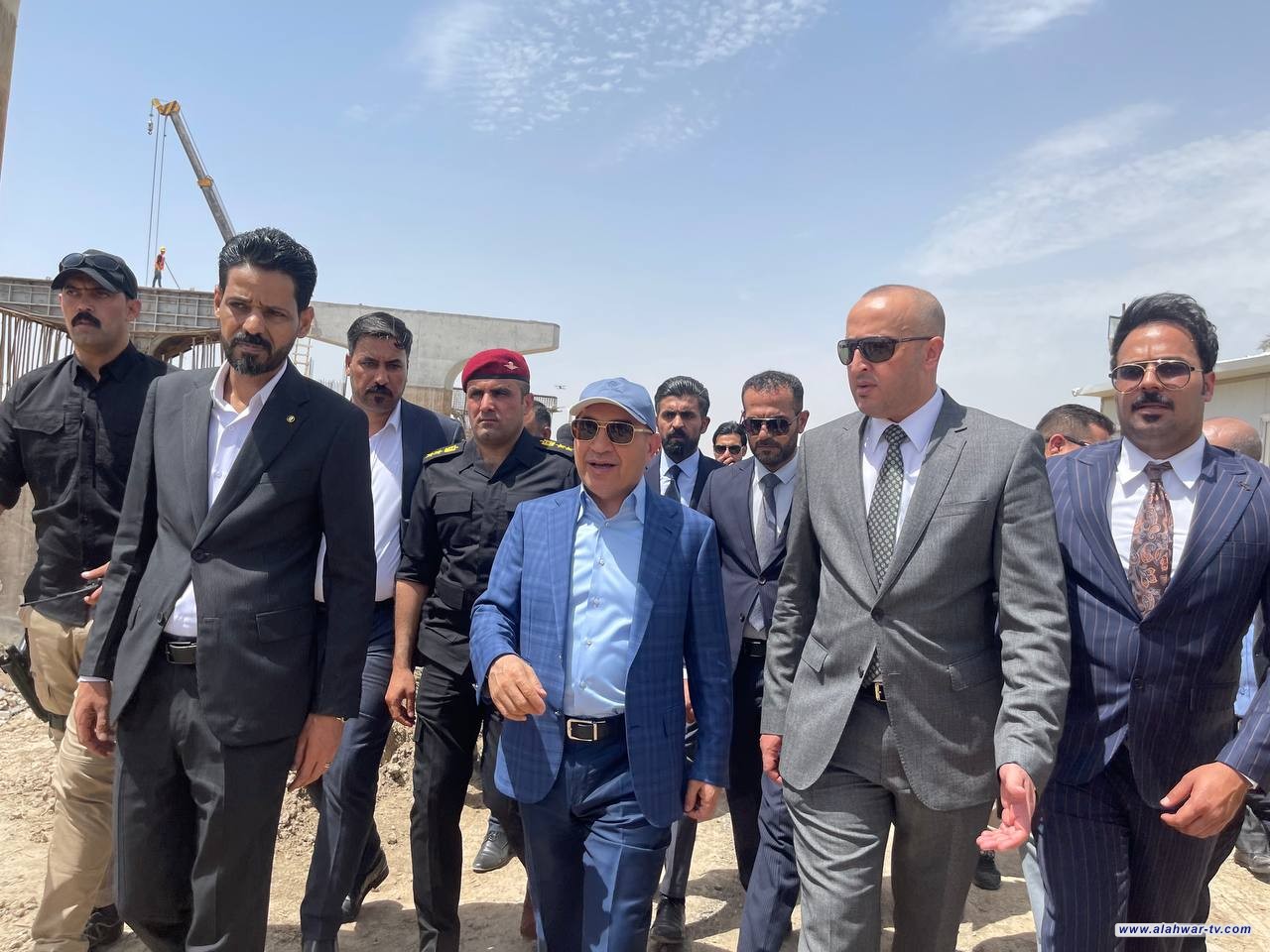 وزير الاعمار يوجه بسحب العمل من الشركة المنفذة لمجسر الاسكان