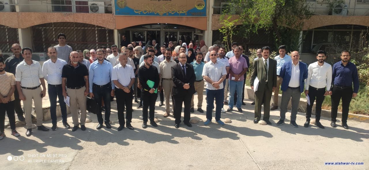كلية الآداب في جامعة ذي قار تنظم وقفة دعم  و مساندة  للشعب الفلسطيني وفصائل المقاومة