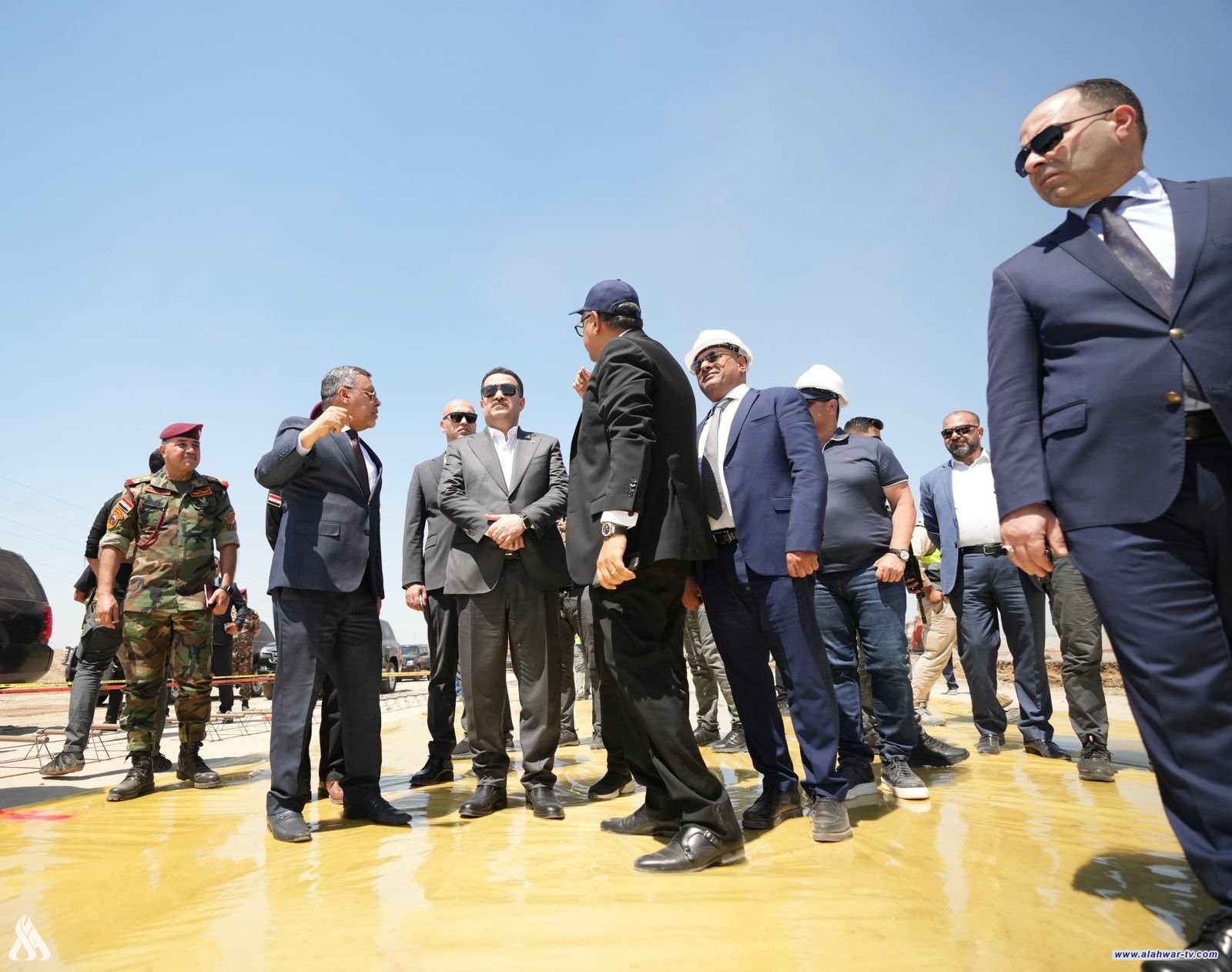 رئيس الوزراء يؤكد تصميم الحكومة على تنفيذ مشاريع مداخل العاصمة بأسرع وقت