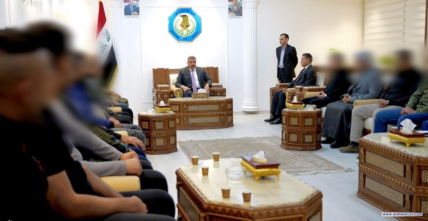 وزير الداخلية يكرم مفرزة أمنية أطاحت بعصابة مخدرات في ميسان