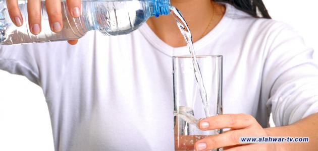 نصائح رمضانية..شرب كميات كافية من الماء بين الإفطار والسحور للرياضيين