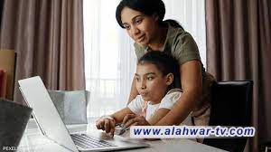 أول تعامل لطفلك مع وسائل التواصل الاجتماعي.. كيف يكون آمنا؟